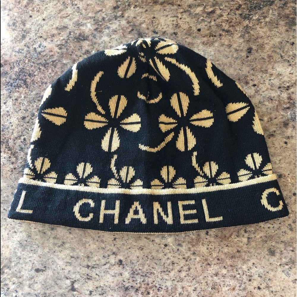 Chanel vintage 90s clover and CC signature,beanie